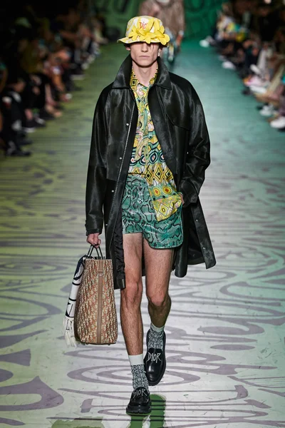 Look 15